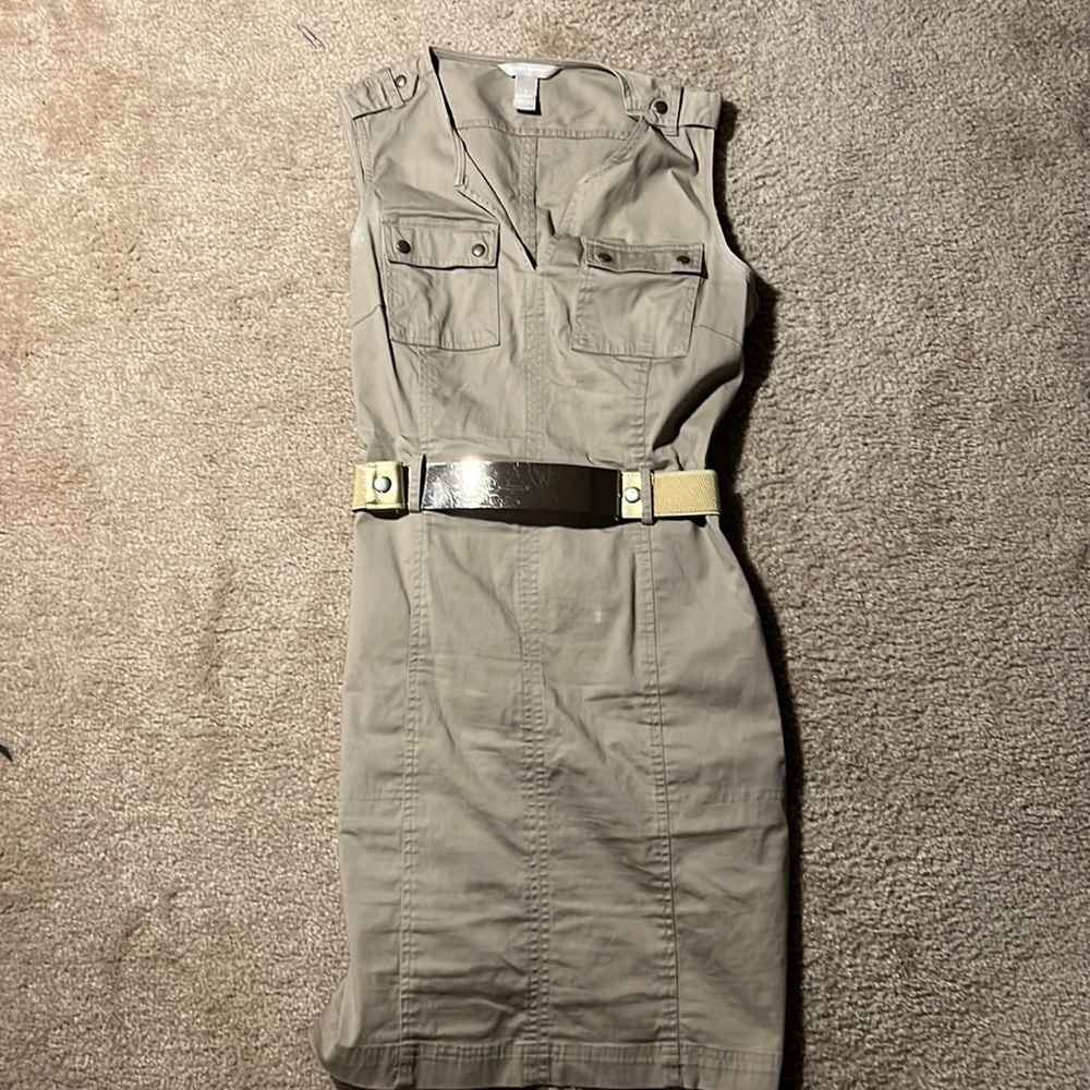 Woman dress Banana Republic scratches on belt size 8 color neutral brown.